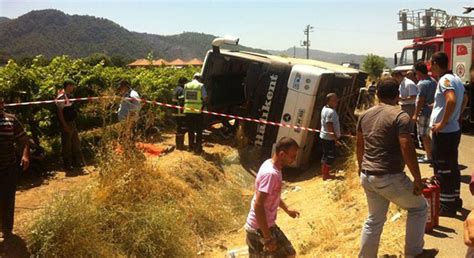 M­a­n­i­s­a­­d­a­ ­o­t­o­b­ü­s­ ­k­a­z­a­s­ı­:­ ­2­ ­ö­l­ü­
